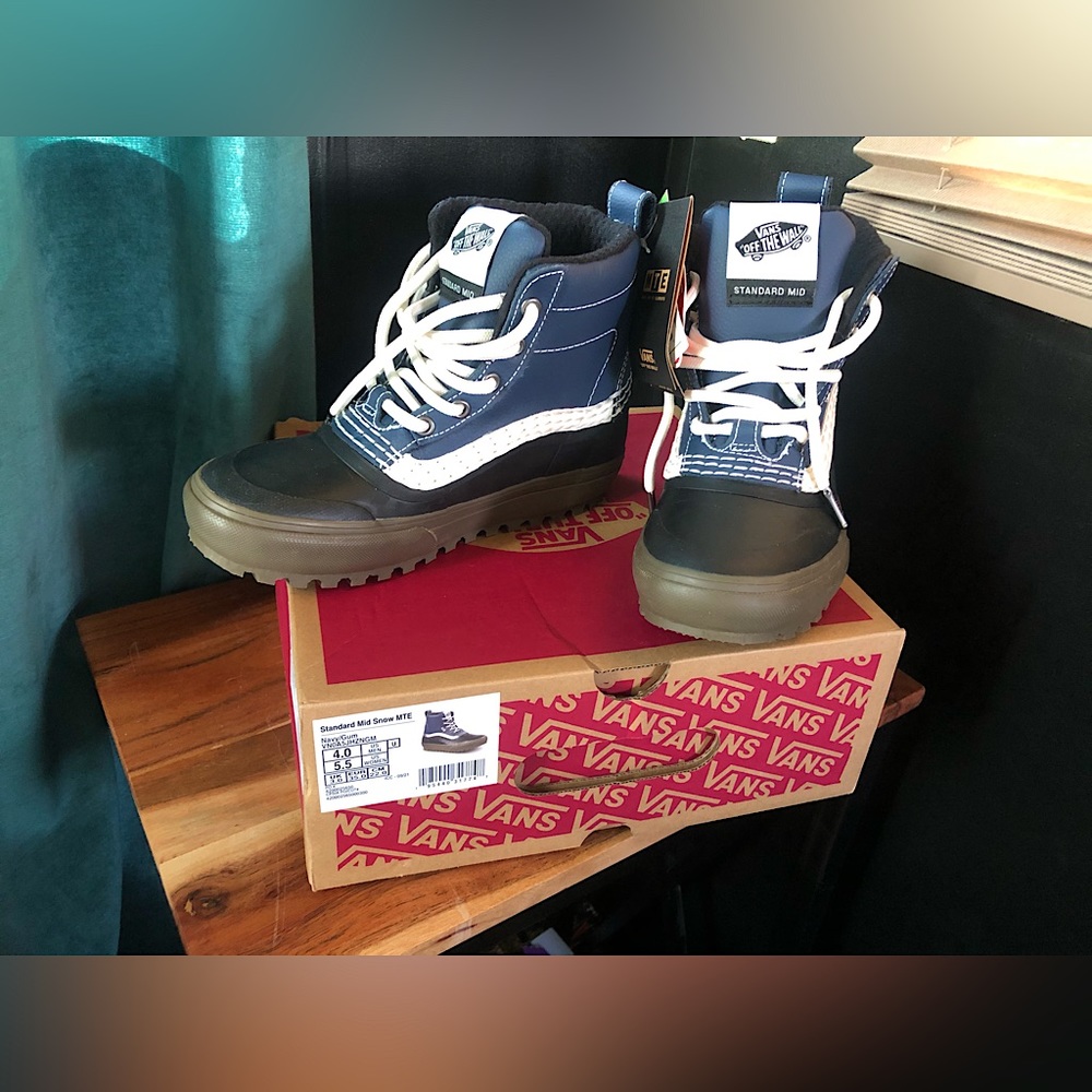 Vans MTE mid navy/gum size 4/6 NEW